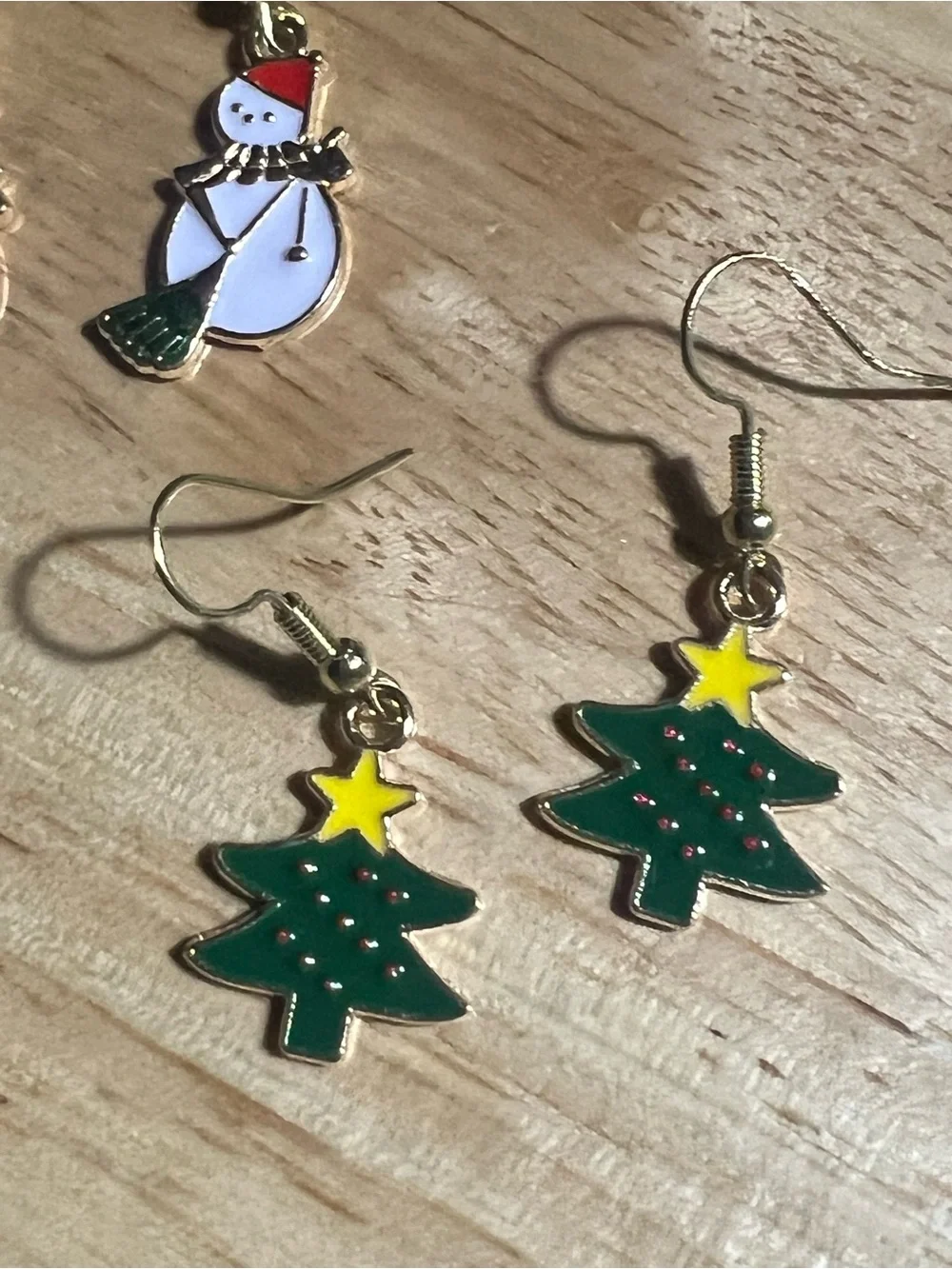 Festive Kids Snowman Dangle Earrings - White & Green E125